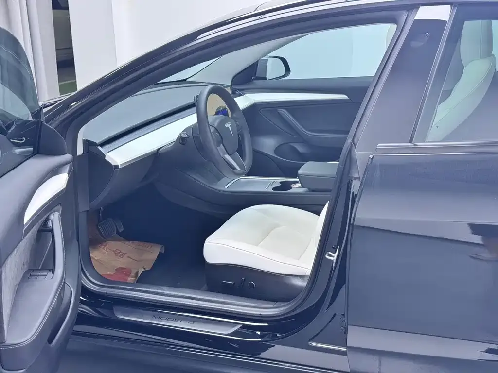 Tesla Model 3 — фото 10