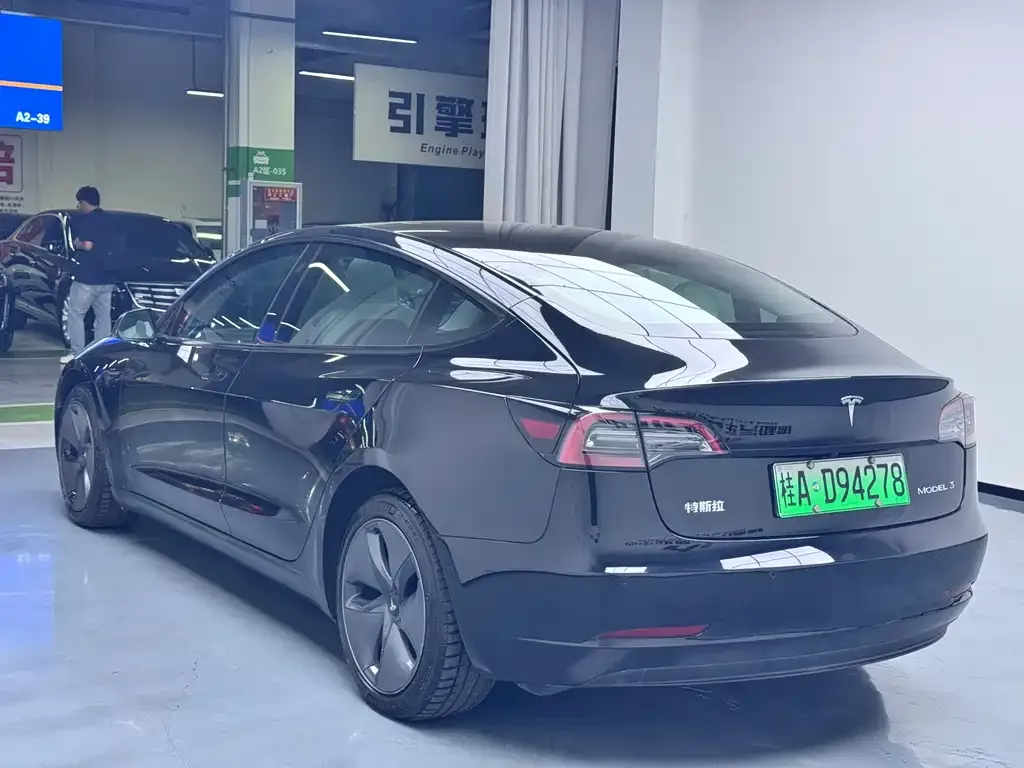 Tesla Model 3 — фото 5