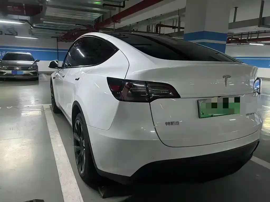 Tesla Model Y — фото 9