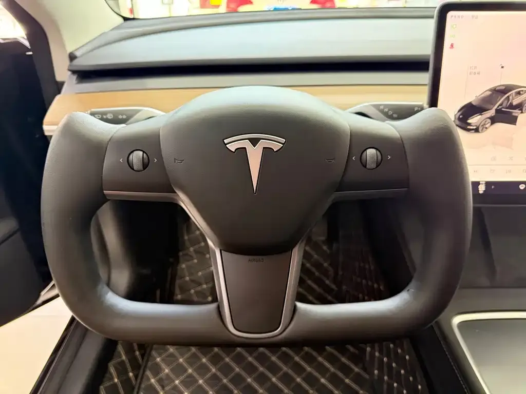 Tesla Model 3 — фото 4