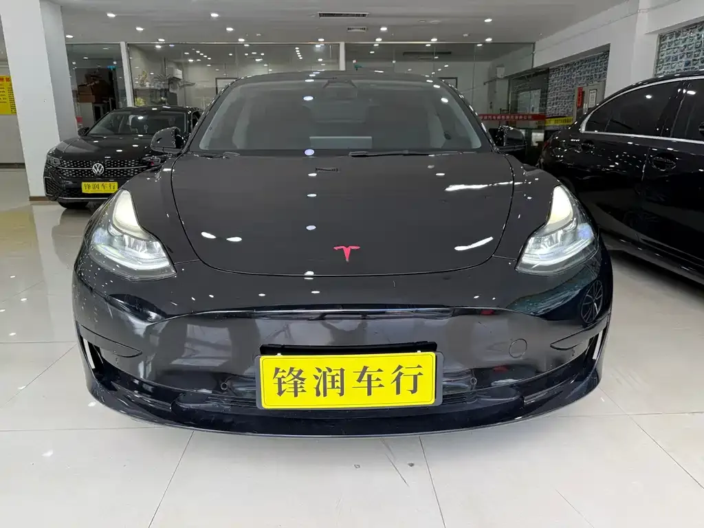 Tesla Model 3 — фото 5