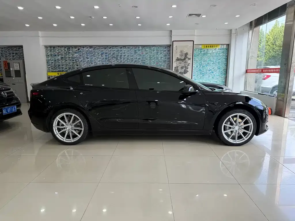 Tesla Model 3 — фото 2