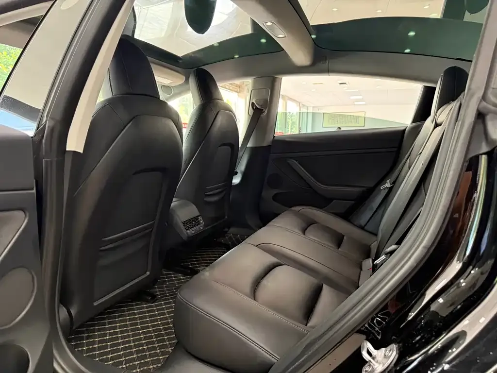 Tesla Model 3 — фото 3