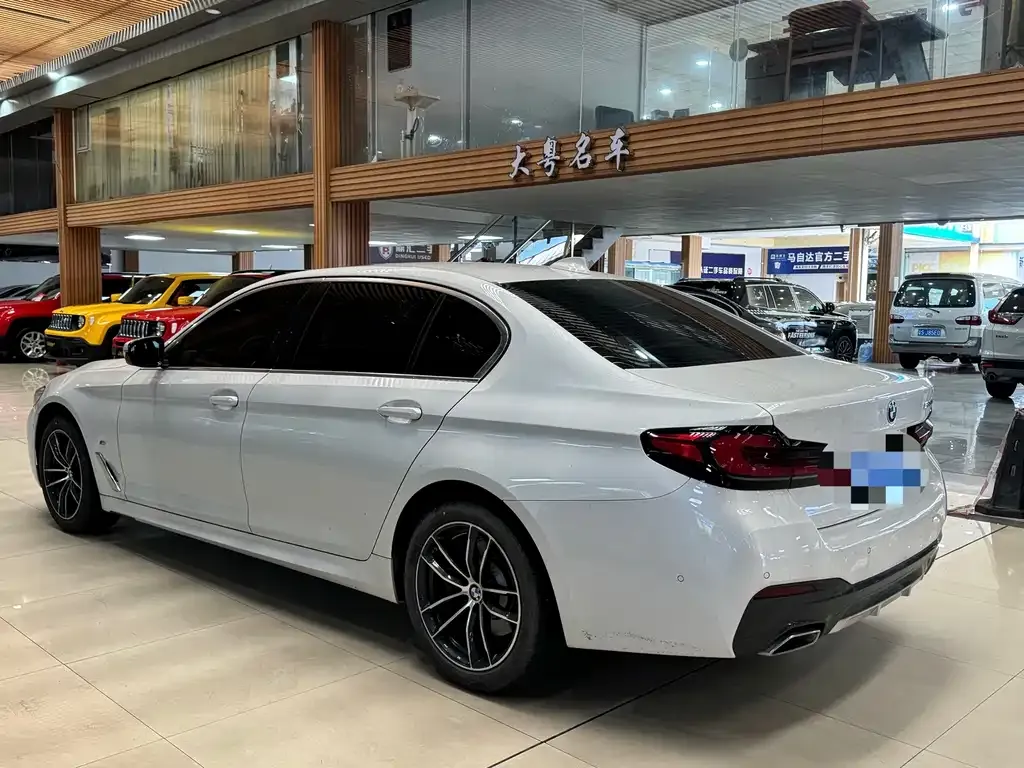 BMW 5 Series — фото 3