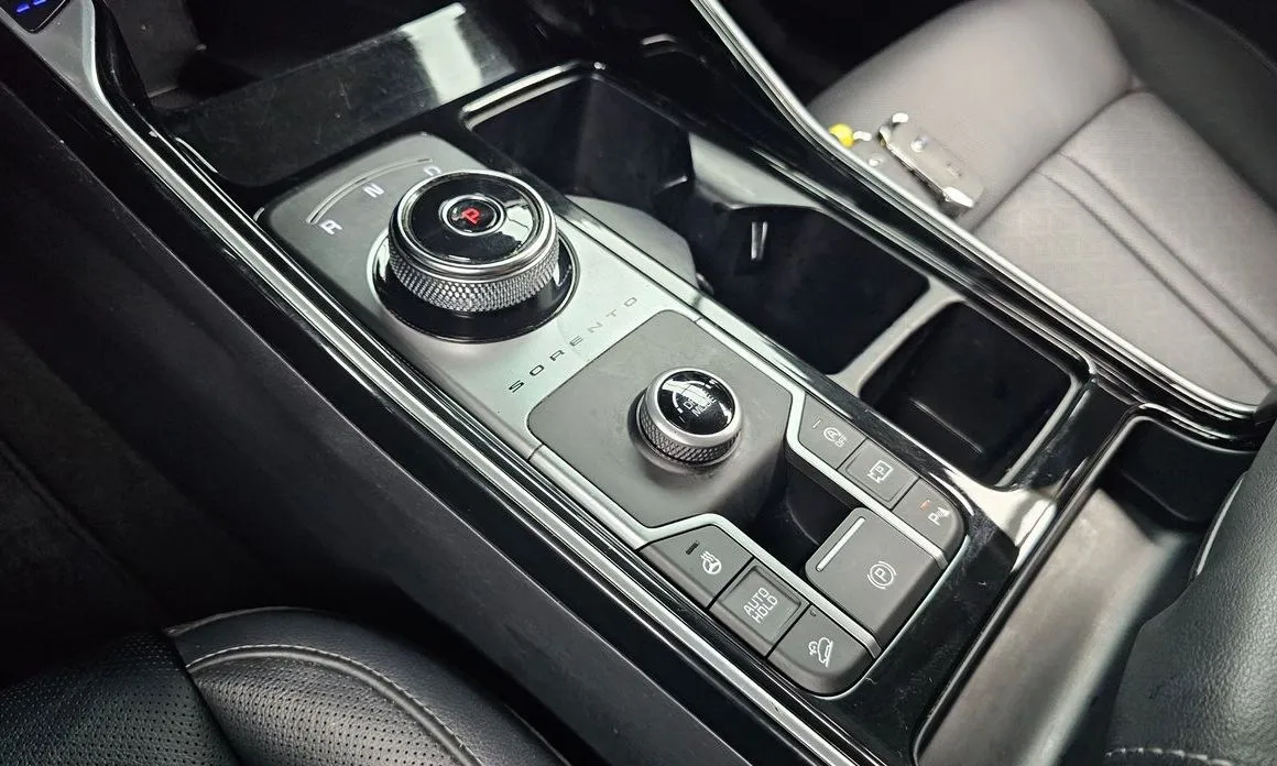 Kia Sorento — фото 9