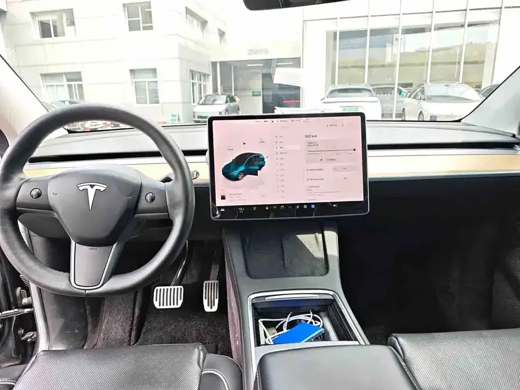 Tesla Model Y — фото 6