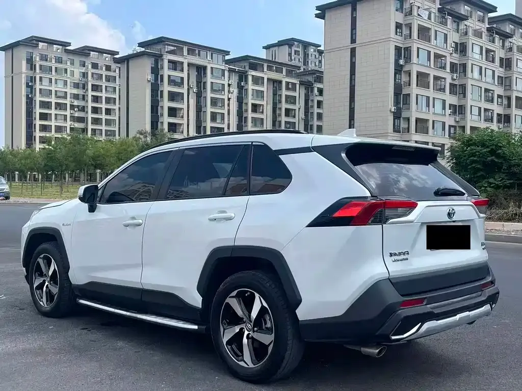 Toyota RAV4 — фото 3