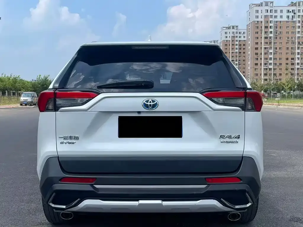 Toyota RAV4 — фото 7