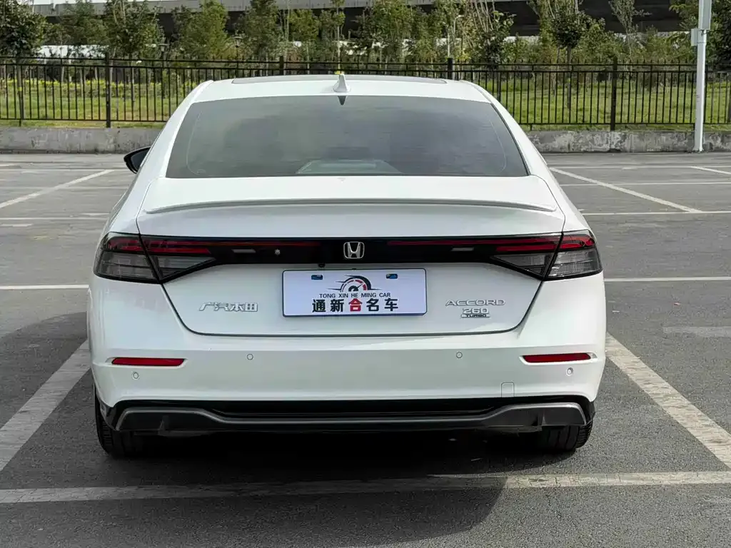 Honda Accord — фото 8
