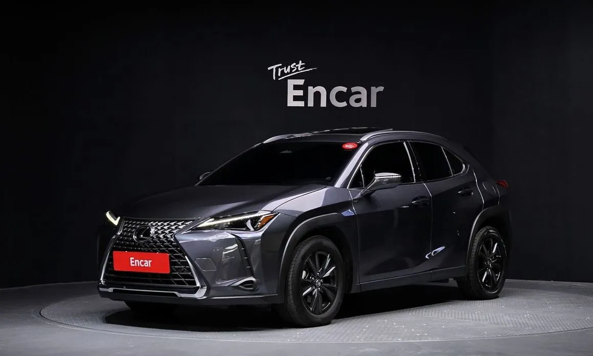 Lexus UX — фото 1