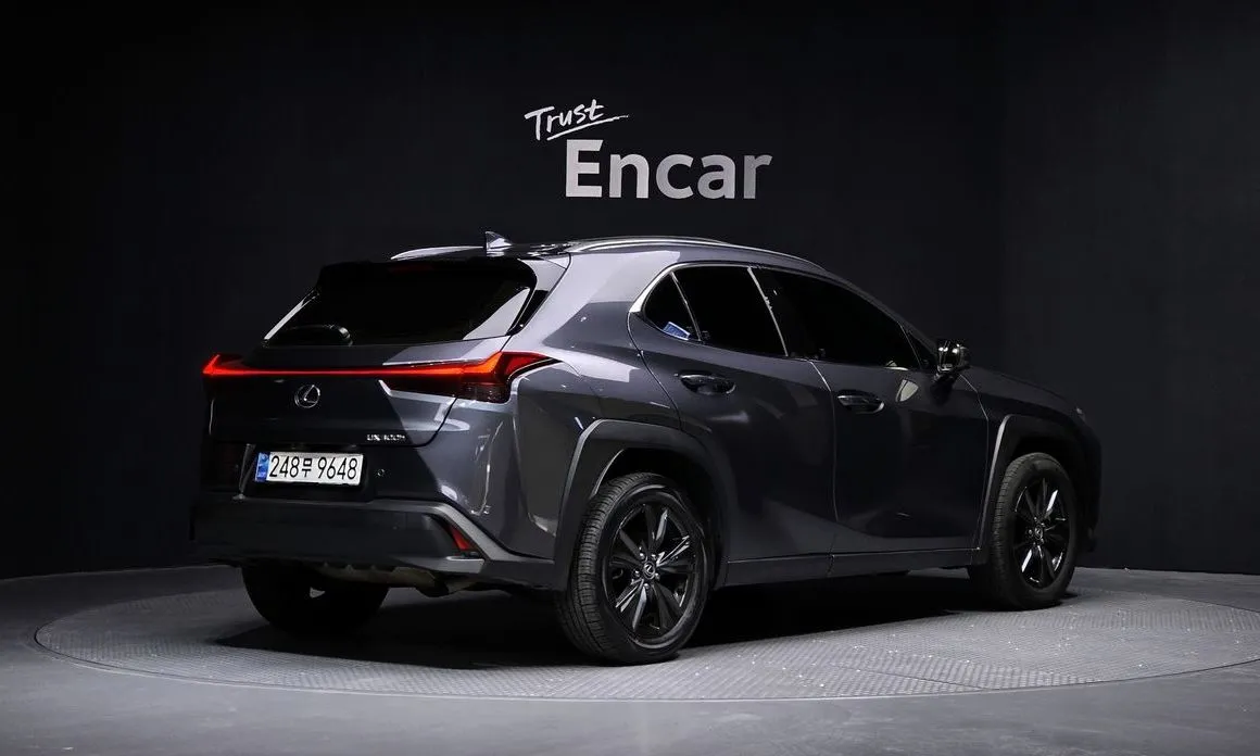 Lexus UX — фото 3