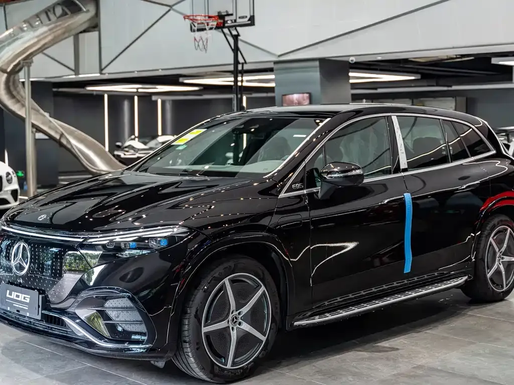 Mercedes-Benz EQS SUV — фото 1