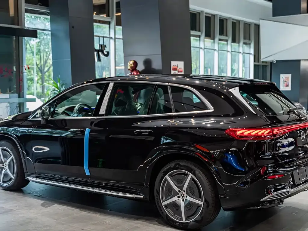 Mercedes-Benz EQS SUV — фото 10