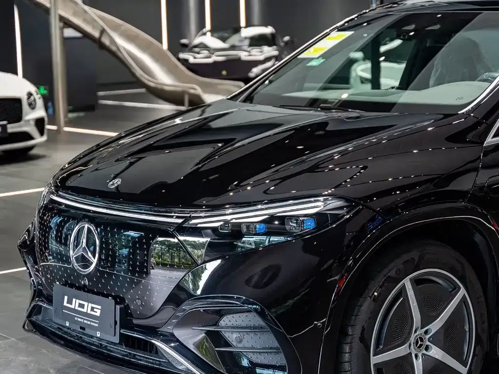 Mercedes-Benz EQS SUV — фото 5