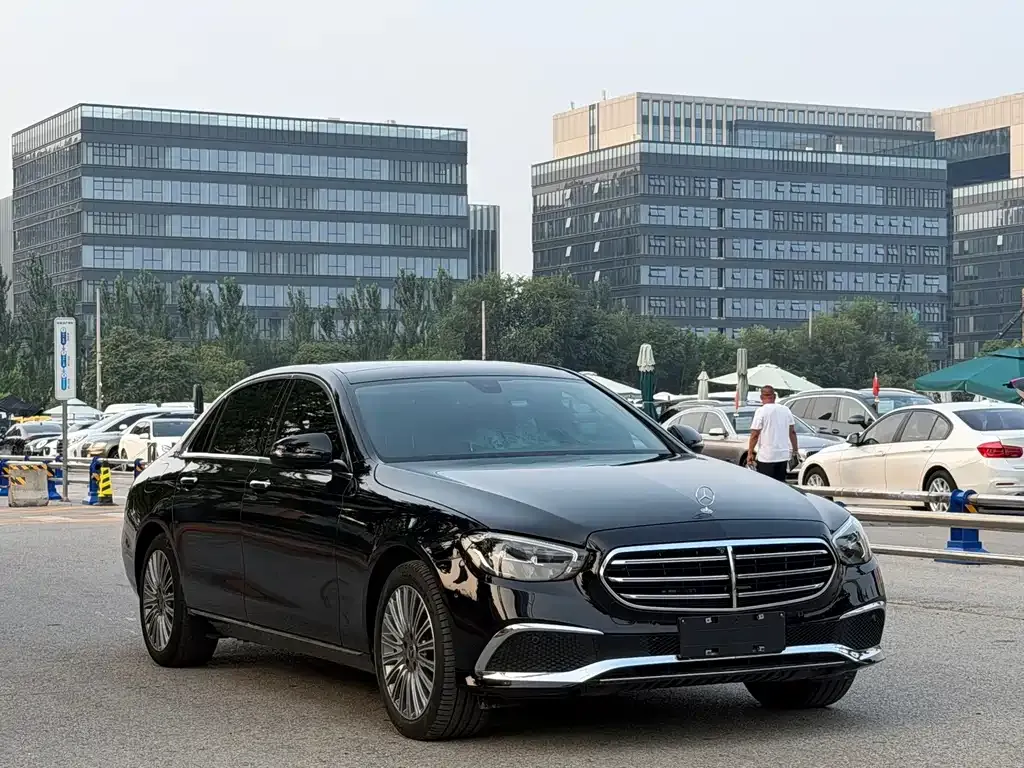 Mercedes-Benz E-Class — фото 5