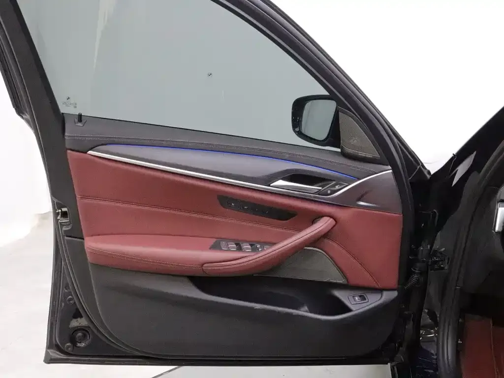 BMW 5 Series — фото 8