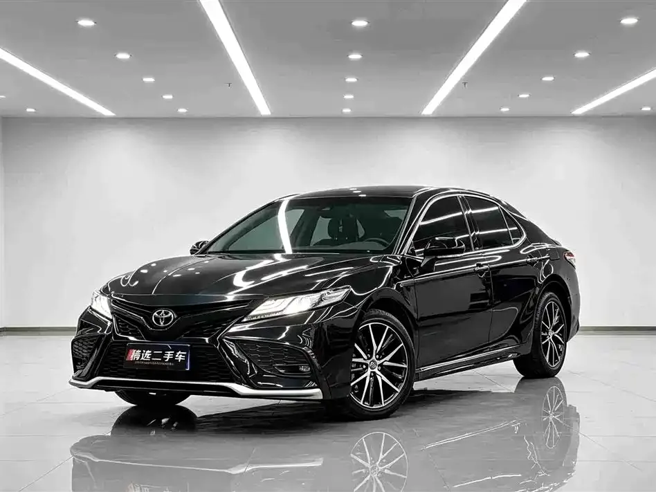 Toyota Camry — фото 2