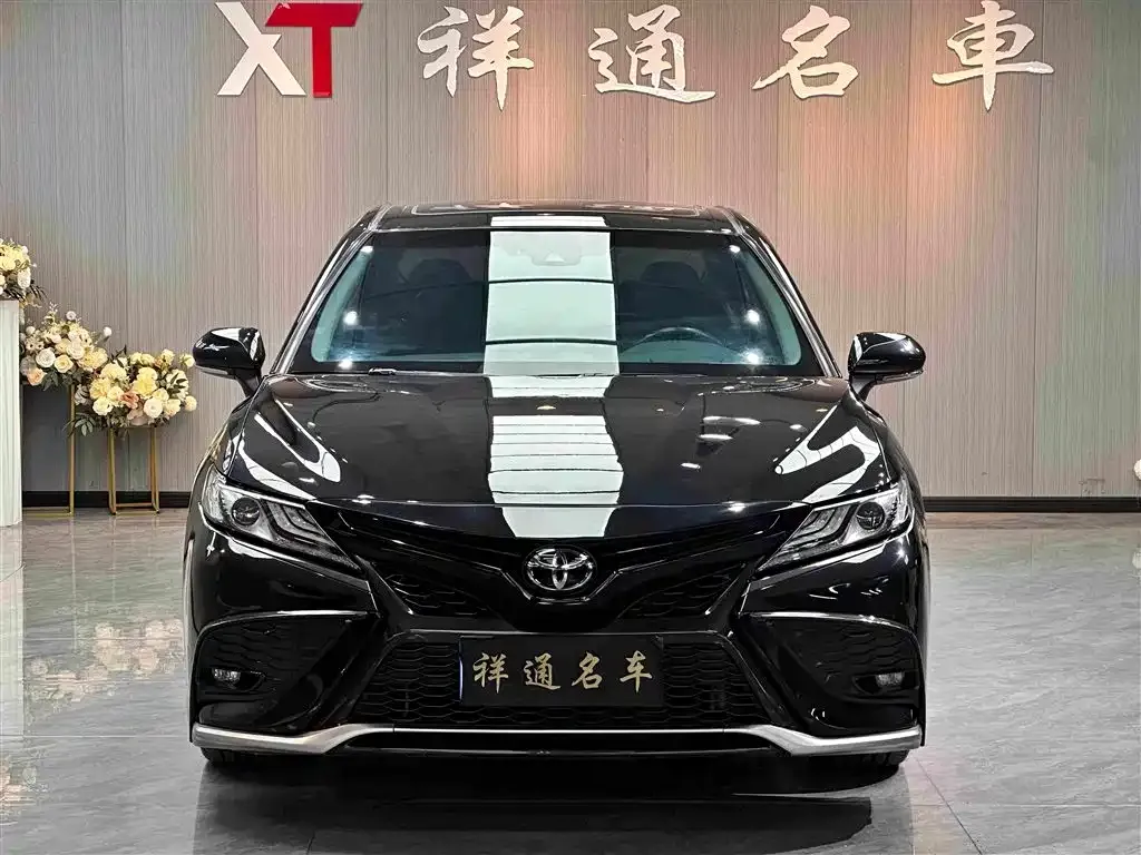 Toyota Camry — фото 8