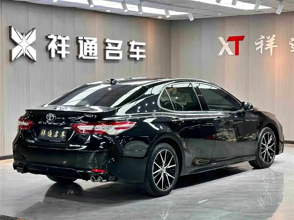 Toyota Camry — фото 6