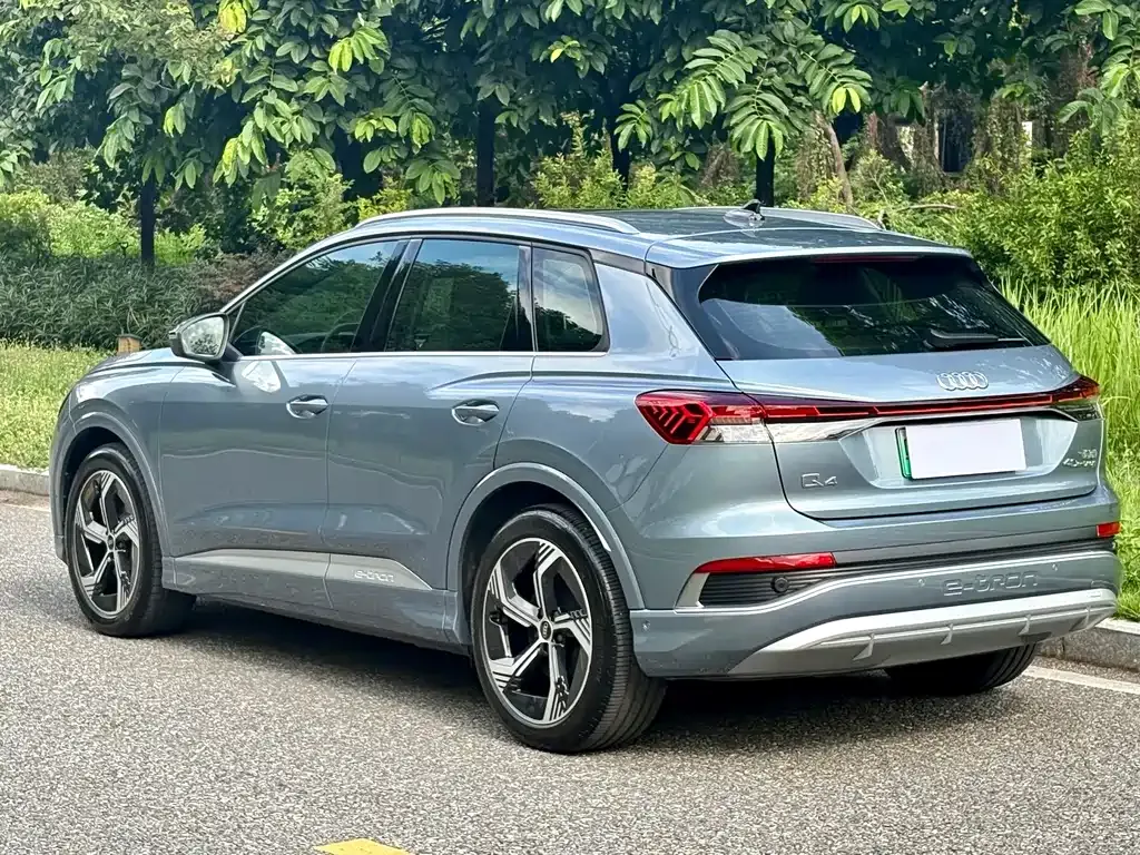 Audi Q4 e-tron — фото 7