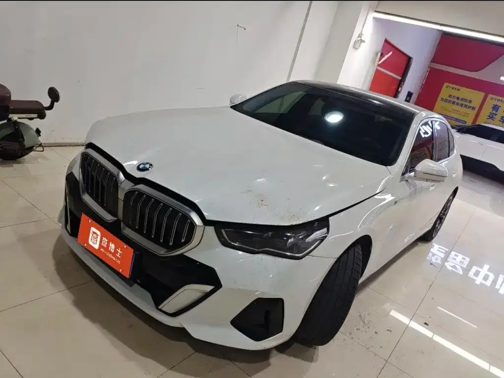BMW 5 Series — фото 1