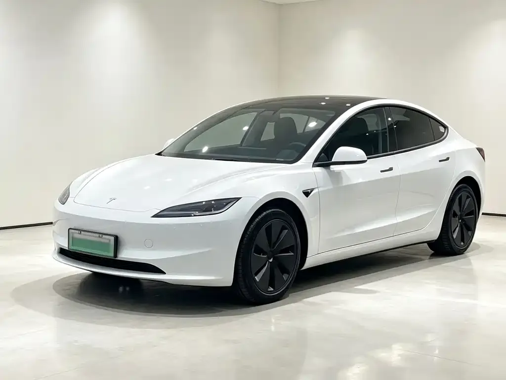 Tesla Model 3 — фото 1