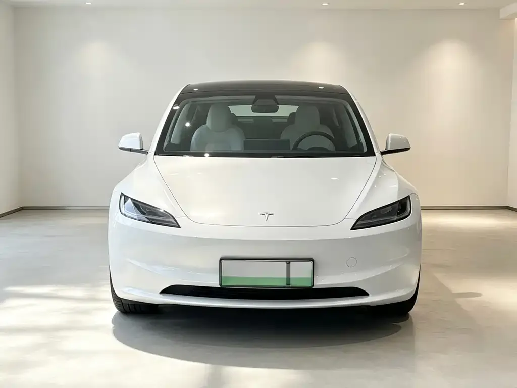 Tesla Model 3 — фото 9