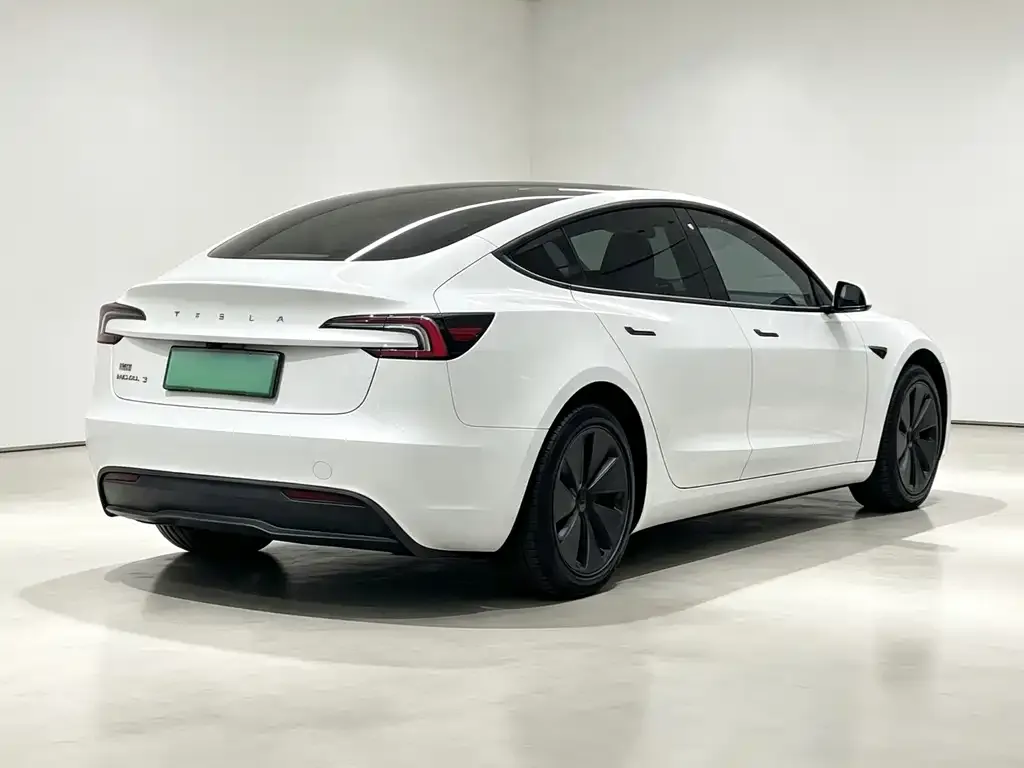 Tesla Model 3 — фото 5