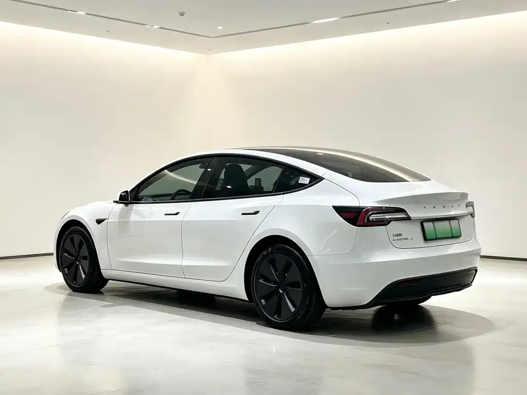 Tesla Model 3 — фото 7