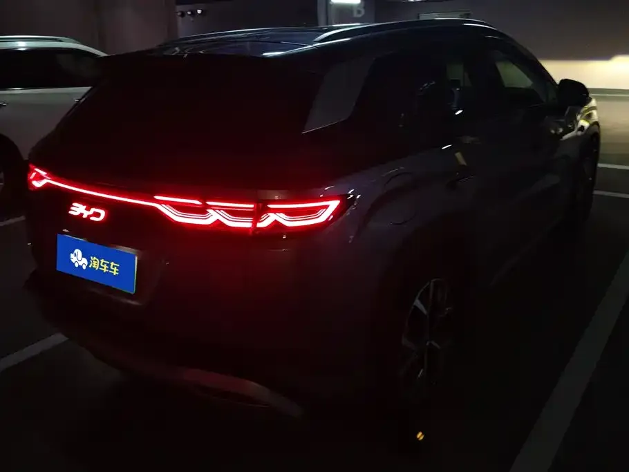 BYD L DM-i — фото 4