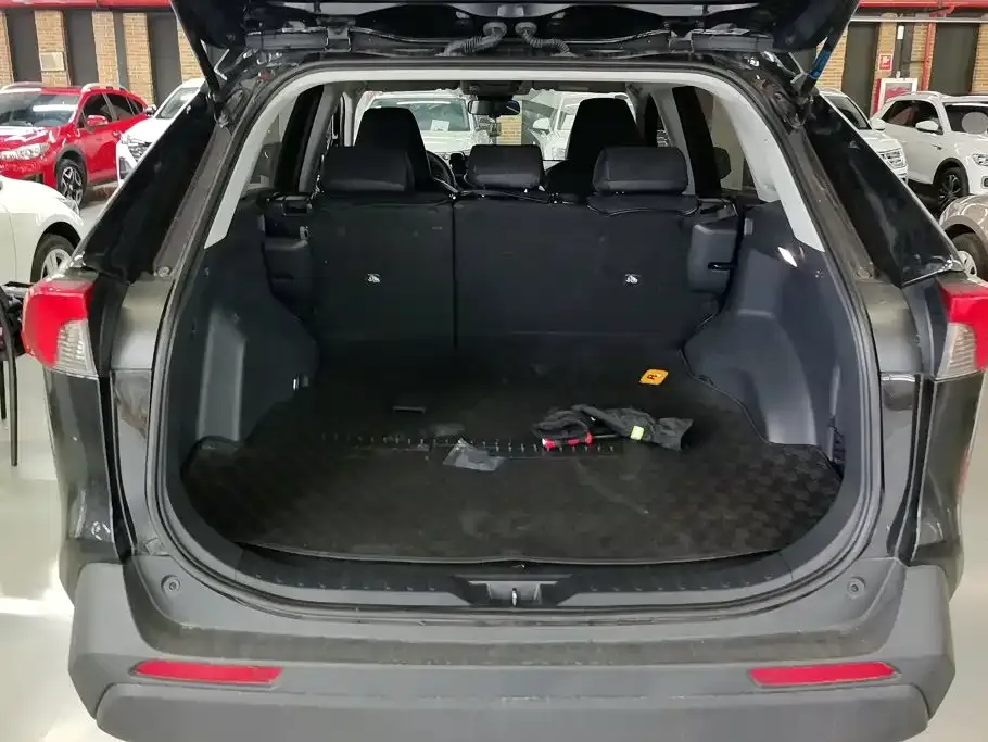 Toyota RAV4 — фото 7