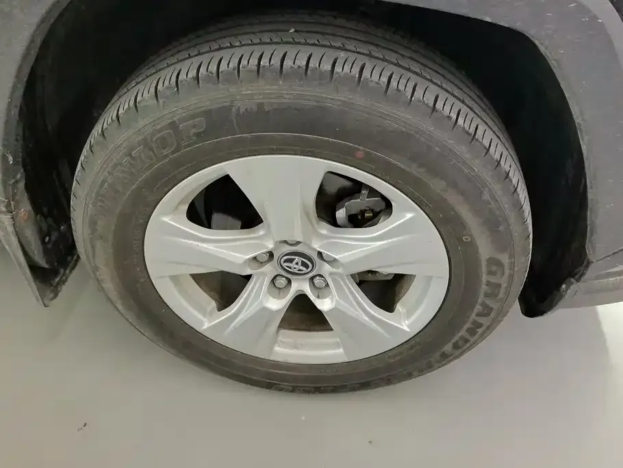 Toyota RAV4 — фото 4