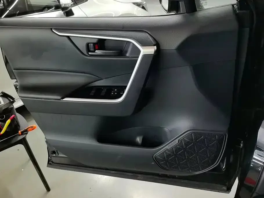 Toyota RAV4 — фото 9
