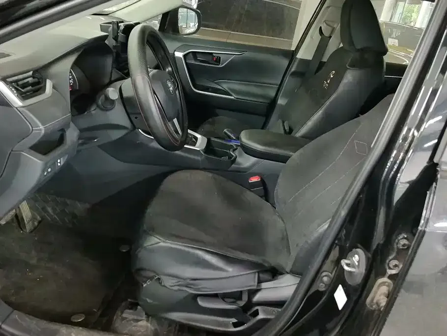Toyota RAV4 — фото 2