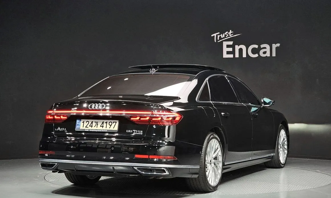 Audi A8 — фото 10