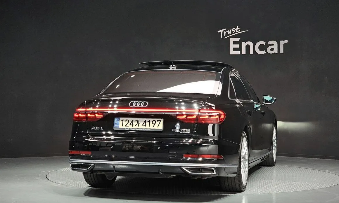 Audi A8 — фото 9