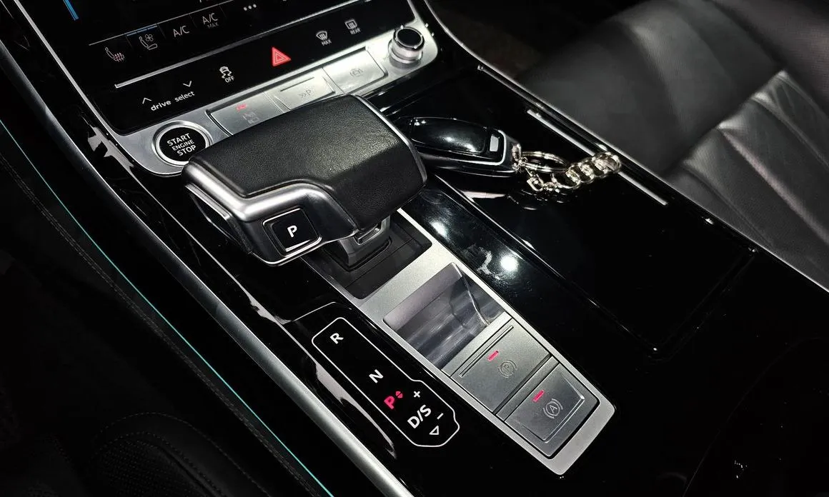 Audi A8 — фото 2