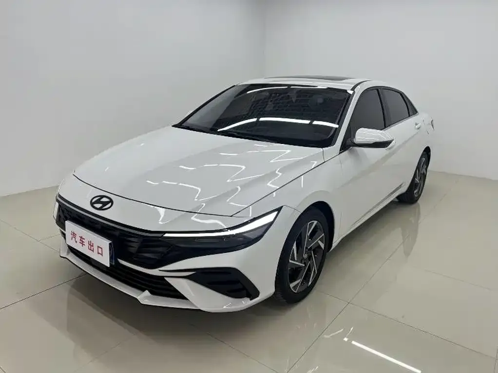 Hyundai Elantra — фото 1