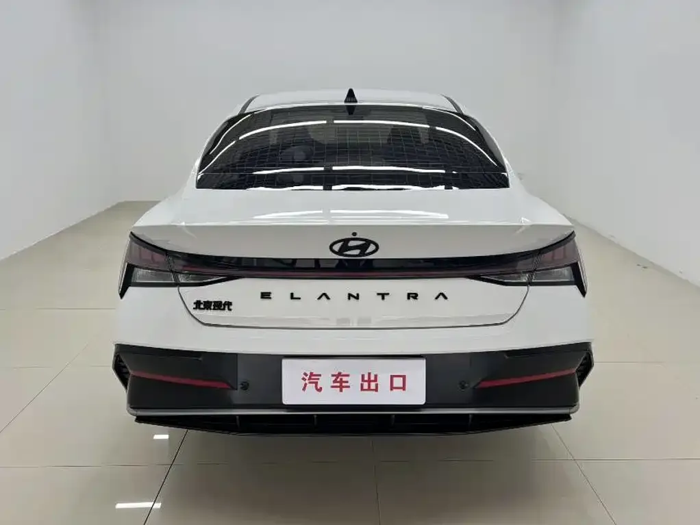 Hyundai Elantra — фото 10