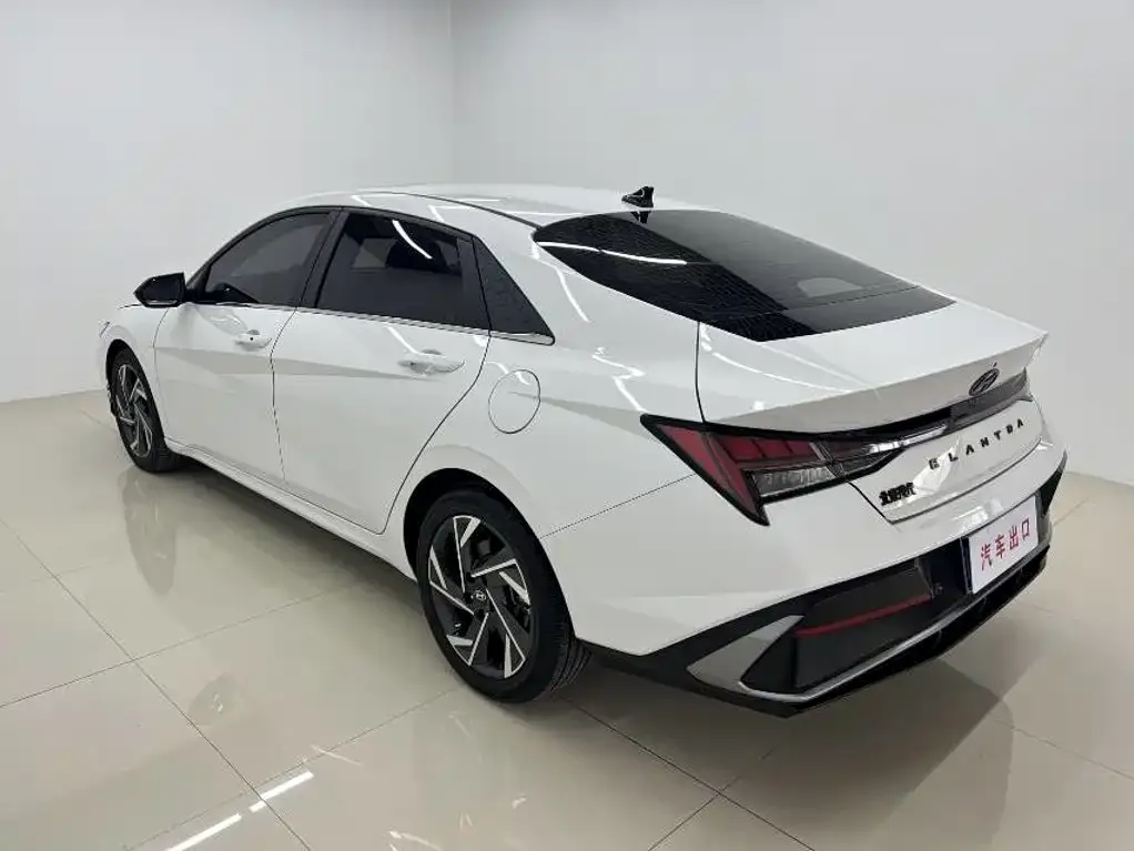 Hyundai Elantra — фото 4