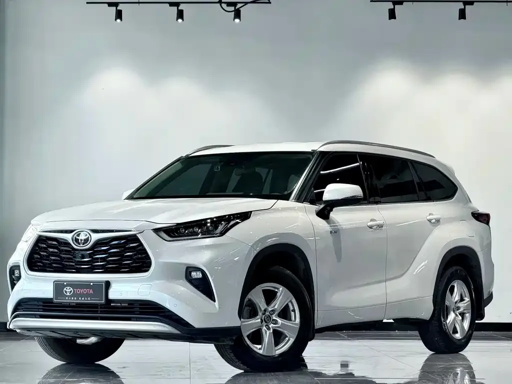Toyota Highlander — фото 1