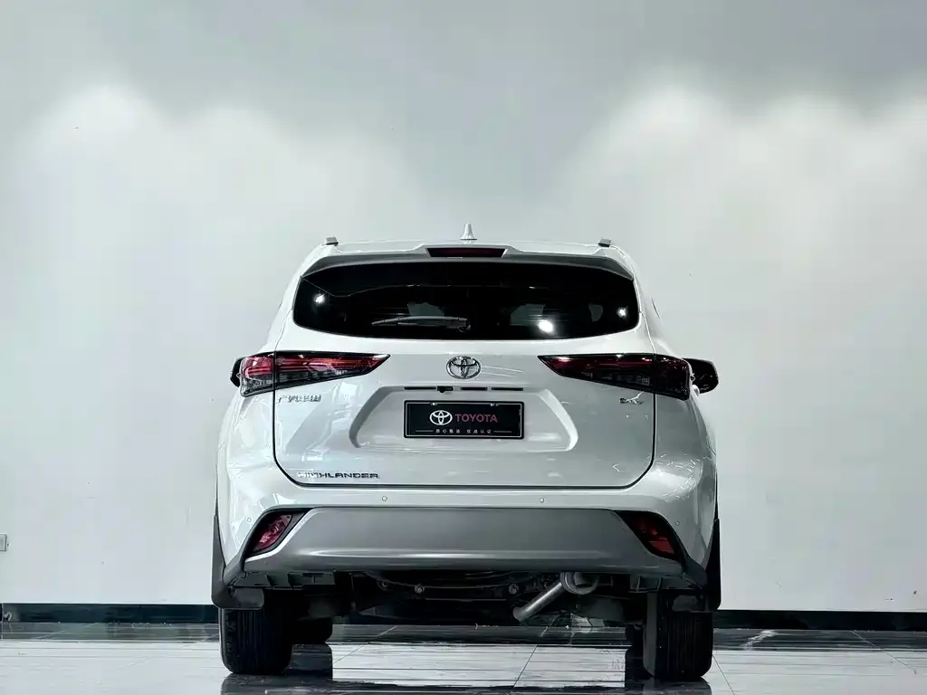 Toyota Highlander — фото 2