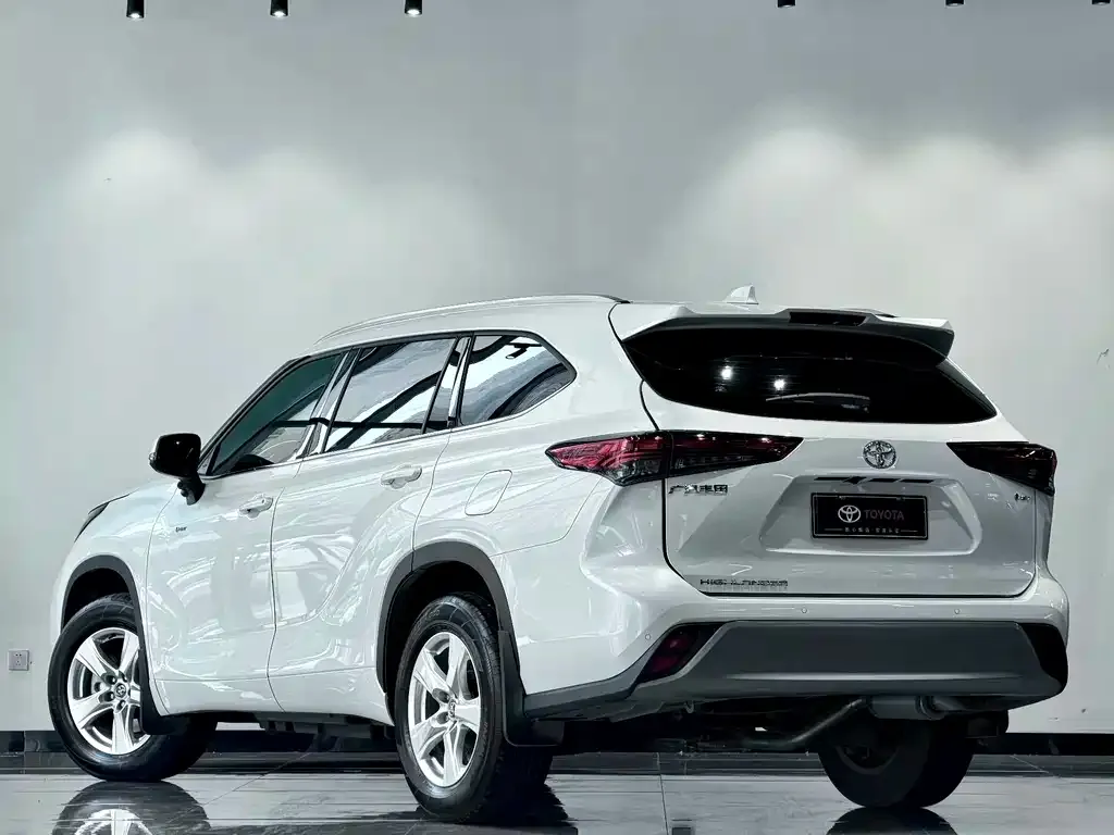 Toyota Highlander — фото 7