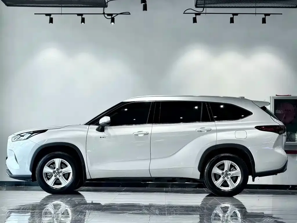 Toyota Highlander — фото 10