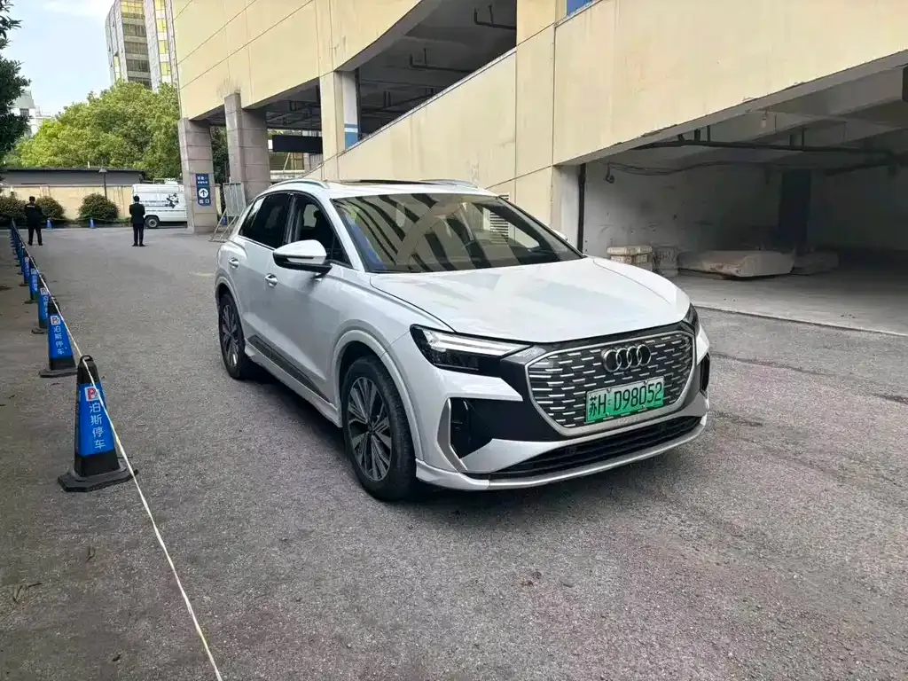 Audi Q4 e-tron — фото 8