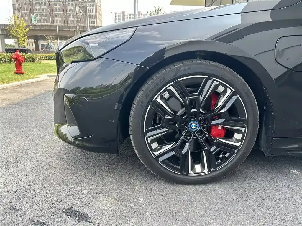BMW i5 M60 — фото 10