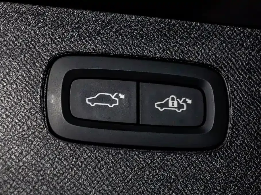 Volvo XC90 — фото 10