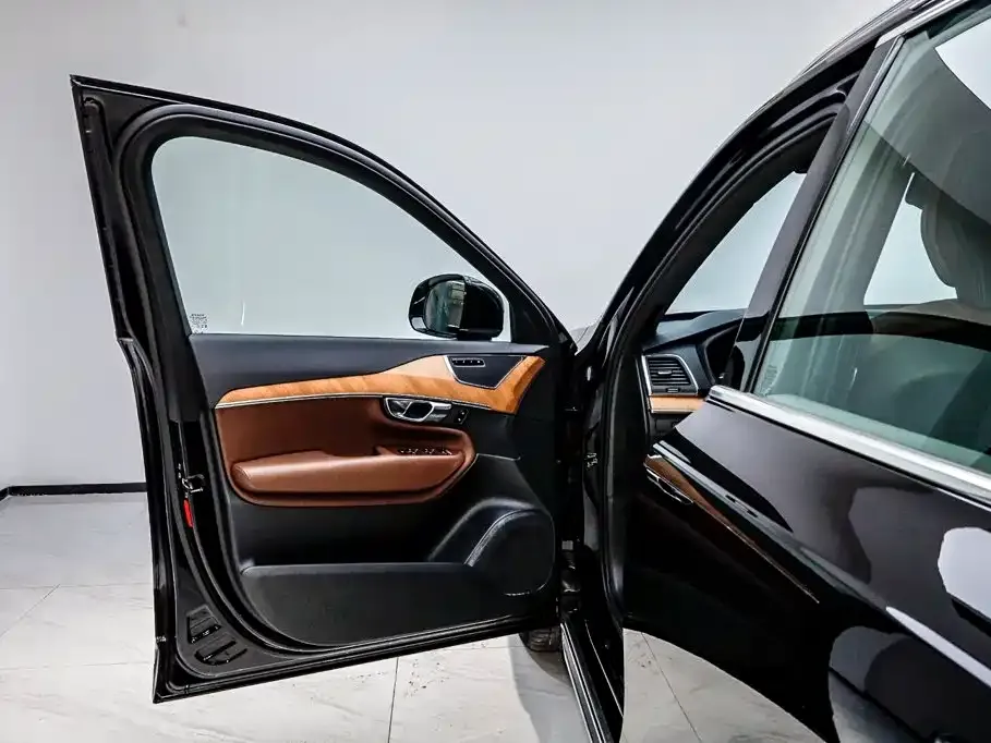 Volvo XC90 — фото 3