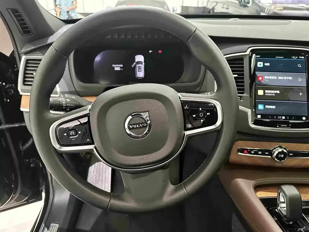 Volvo XC90 — фото 9
