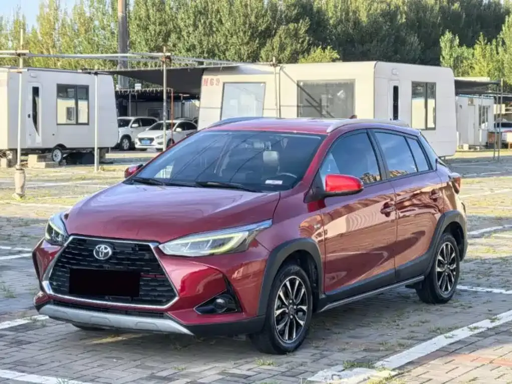 Toyota Yaris L — фото 1
